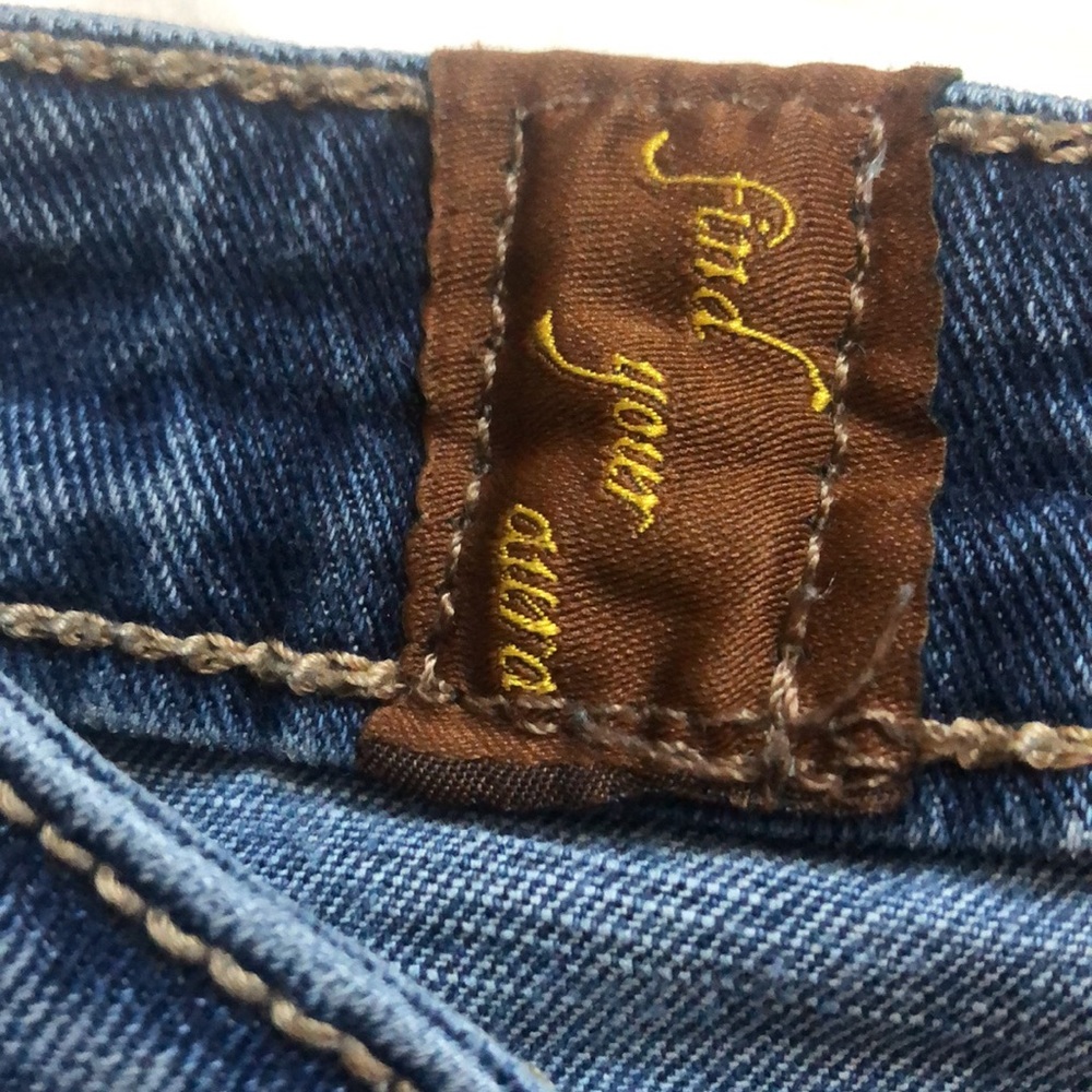 Aura Jeans - Picture 3 of 12